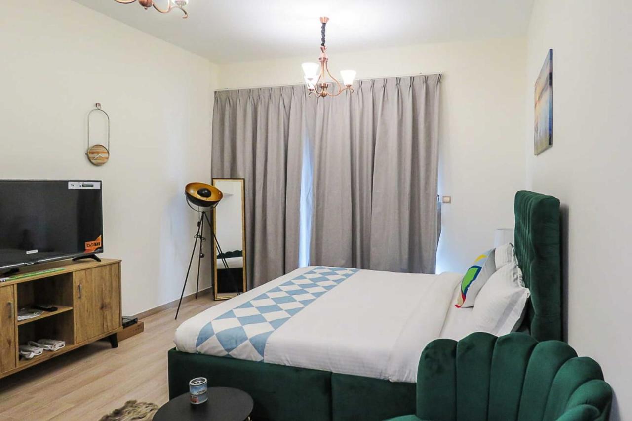 Oyo 860 Studio Apartment, Maya Tower 4, Jumeirah Village Triangle Dubai Dış mekan fotoğraf
