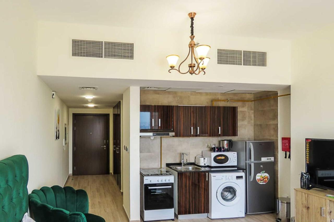 Oyo 860 Studio Apartment, Maya Tower 4, Jumeirah Village Triangle Dubai Dış mekan fotoğraf